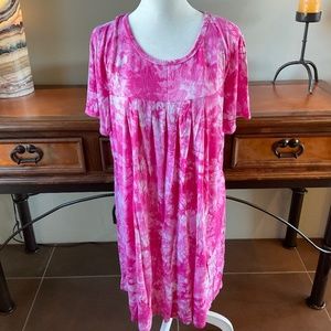 Tie Dye Women’s Night-Shirt. Pink/White. Size L